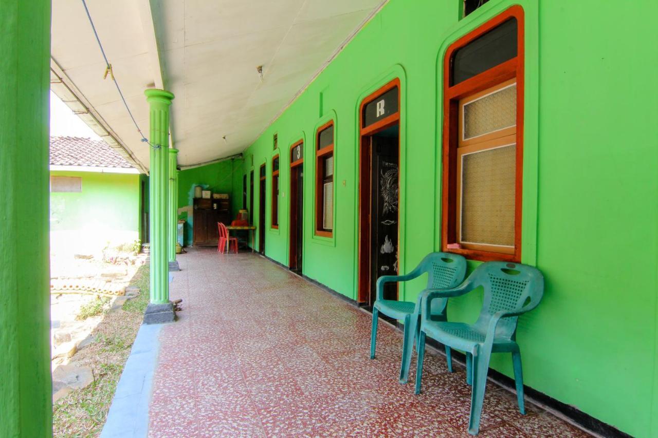 Losmen Melati Hotell Bantul Eksteriør bilde
